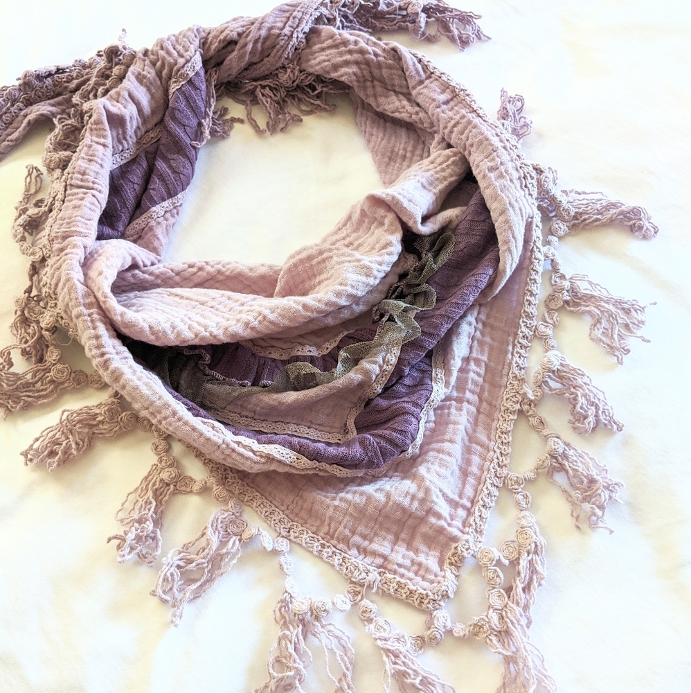 NWOT lilac triangle shawl/scarf